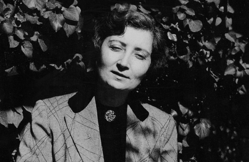 Samiha Ayverdi Siyah Beyaz
