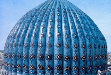 Ahmed Yesevî Külliyesi’nin kuzey kısmındaki türbenin çinilerle süslü çok dilimli kubbesi