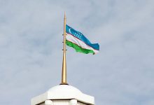 Dalgalanan Özbekistan Bayrağı, Gökyüzü – Ozbekiston bayrogi